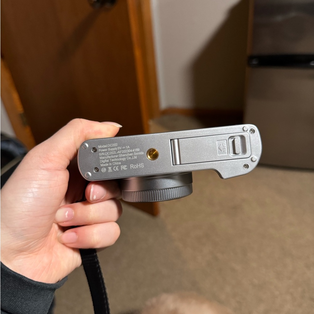 4K Ultra HD Digital Camera - Picture 5 of 7